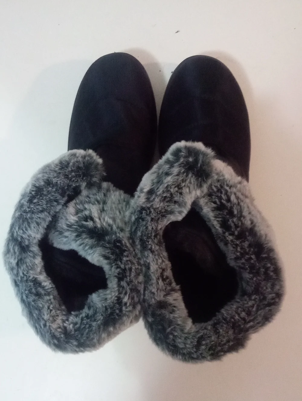 Women’s Black Faux-Fur Winter Boot Sz 40 9 1/2 New NWOT Velcro Vlose
